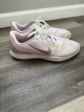 Nike Women’s Light Pink Mesh Training Sneakers with Subtle Plum Swoosh